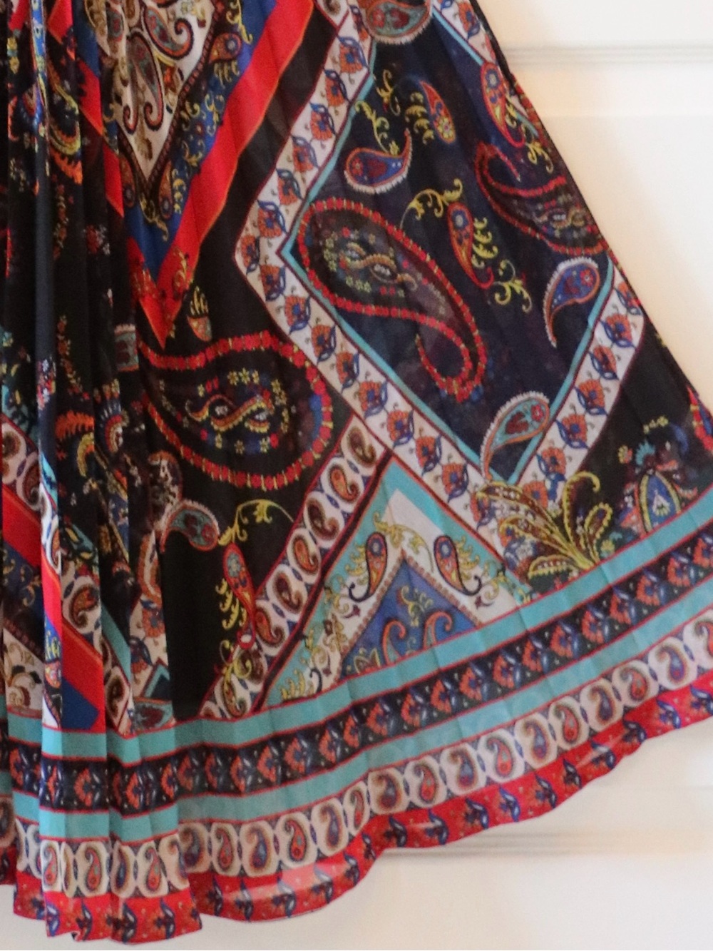 ALICE + OLIVIA Cheney Pleated Maxi Dress - Picture 14 of 15